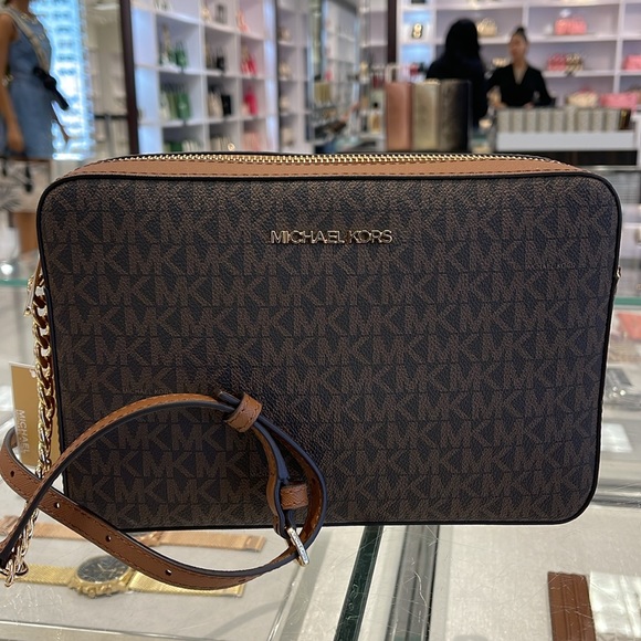 MICHAEL KORS
Jet Set Large East West Zip Printed Logo Crossbody Bag
Brown 
NWT - Picture 4 of 16